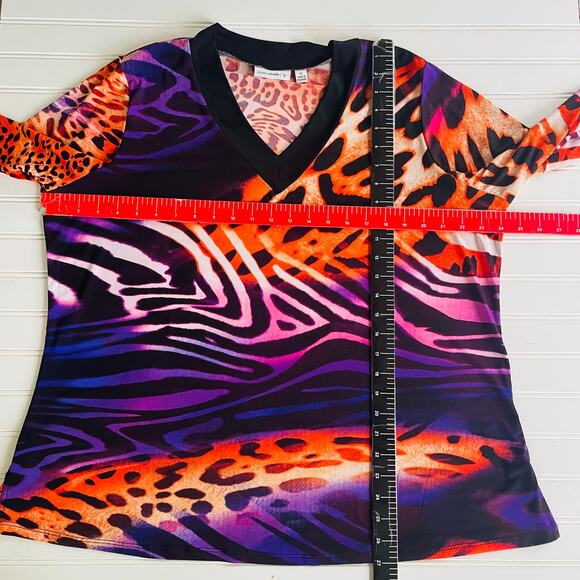 Susan Graver Liquid Knit size 1X V Neck abstract animal print colorful pullover - Picture 8 of 9